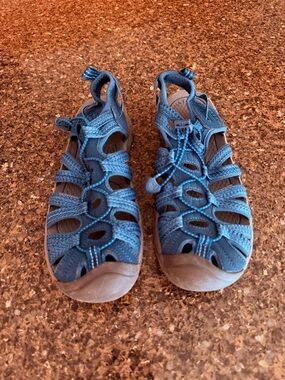 Keen sandals Size 9 as new